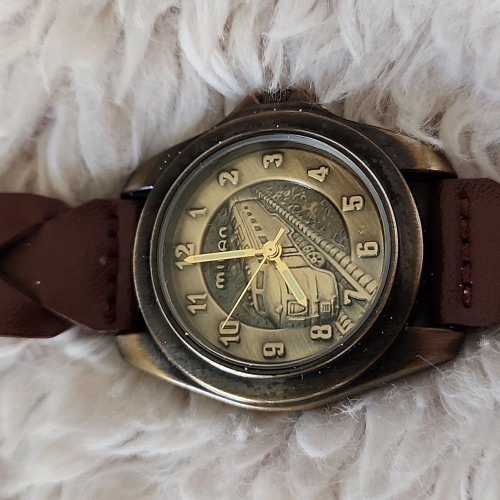 Vintage MILAN Repoussé Streamliner Train Railroad Watch - Picture 2 of 5